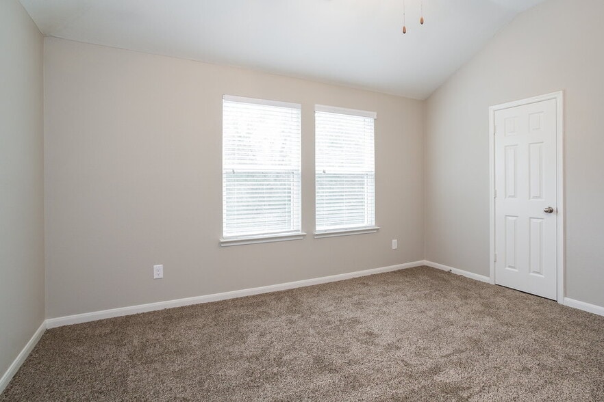 Building Photo - 2802 Mesquite Ridge Dr