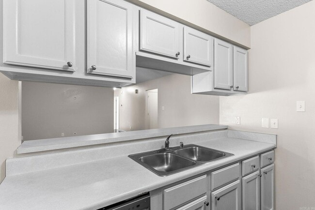 Building Photo - 10 Meadow Ridge Loop