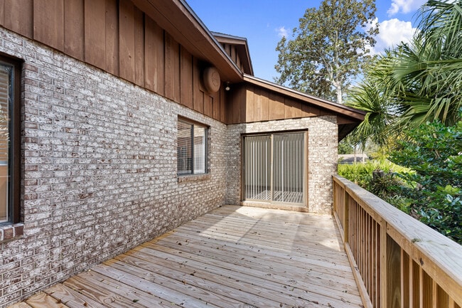 Building Photo - 886 Quail Run