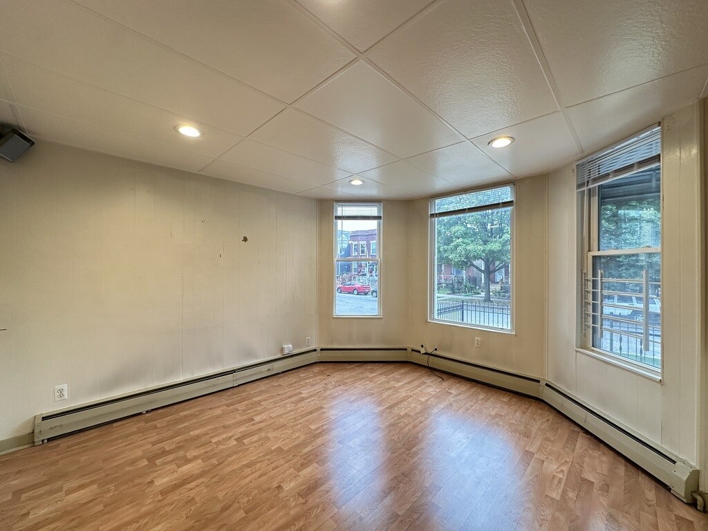 Building Photo - 3734 W Wabansia Ave