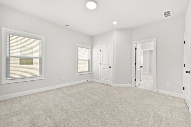 Building Photo - Beautiful 5 bedroom house in Bellmoore Par...