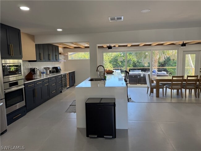 Building Photo - 514 14th St N