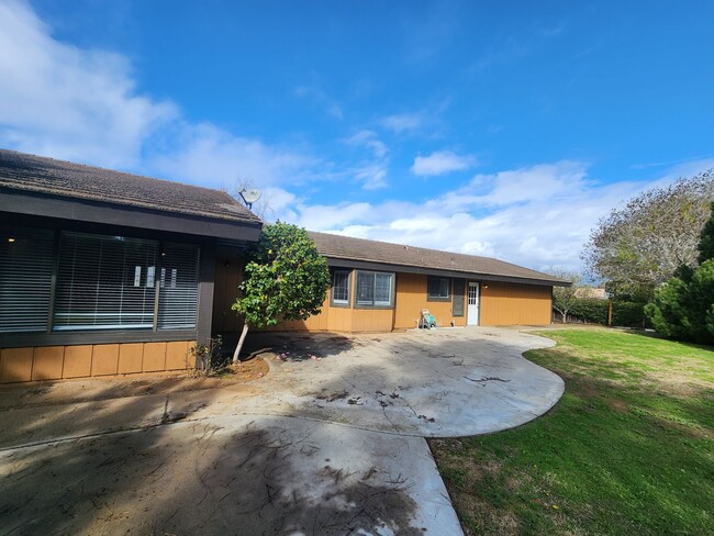 Building Photo - Spacious Grover Beach Home