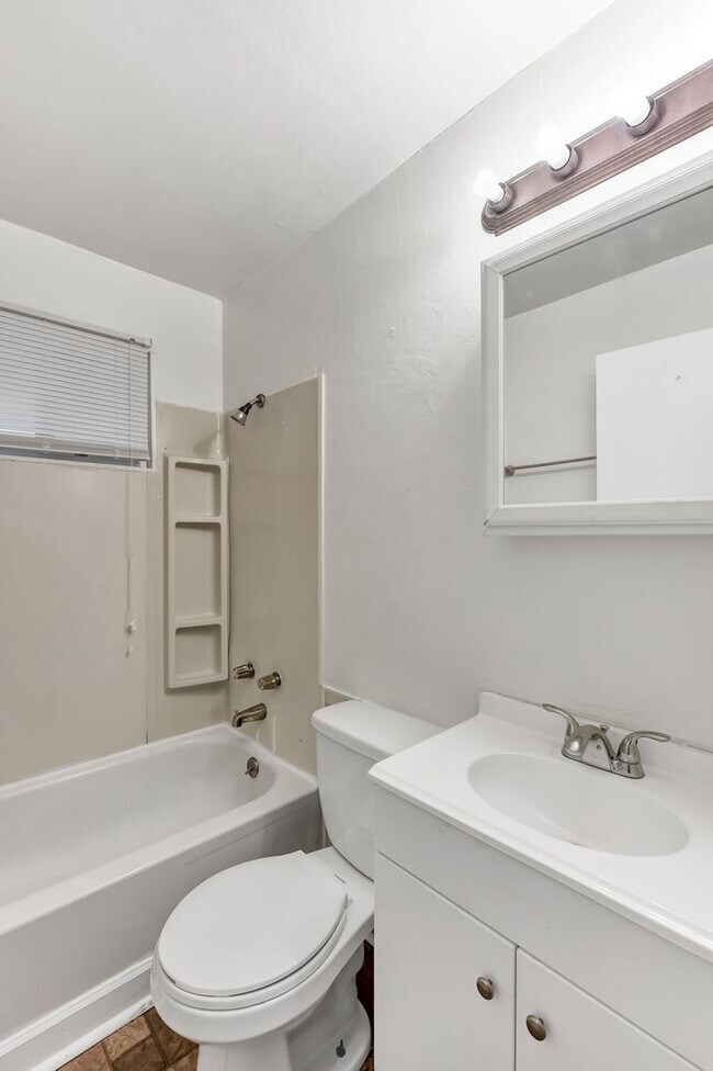 Building Photo - 10772 Spring Garden Dr