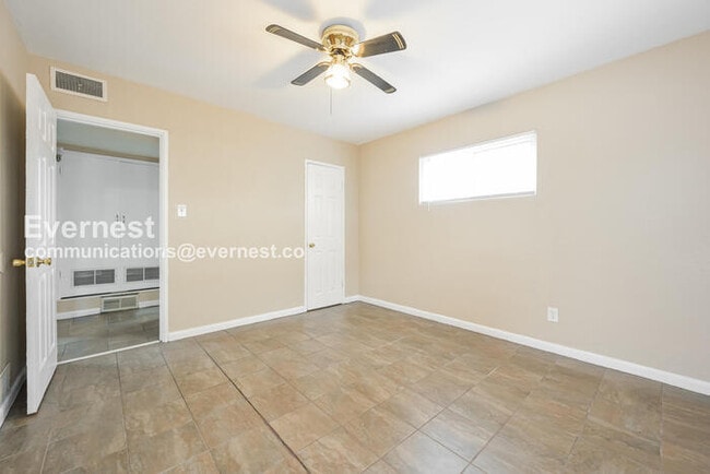 Building Photo - 706 Uvalda St