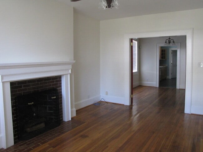 Building Photo - 911 Arnette Ave