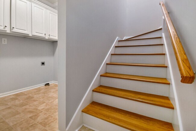 Building Photo - Pet Friendly Three Bedroom with Bonus!