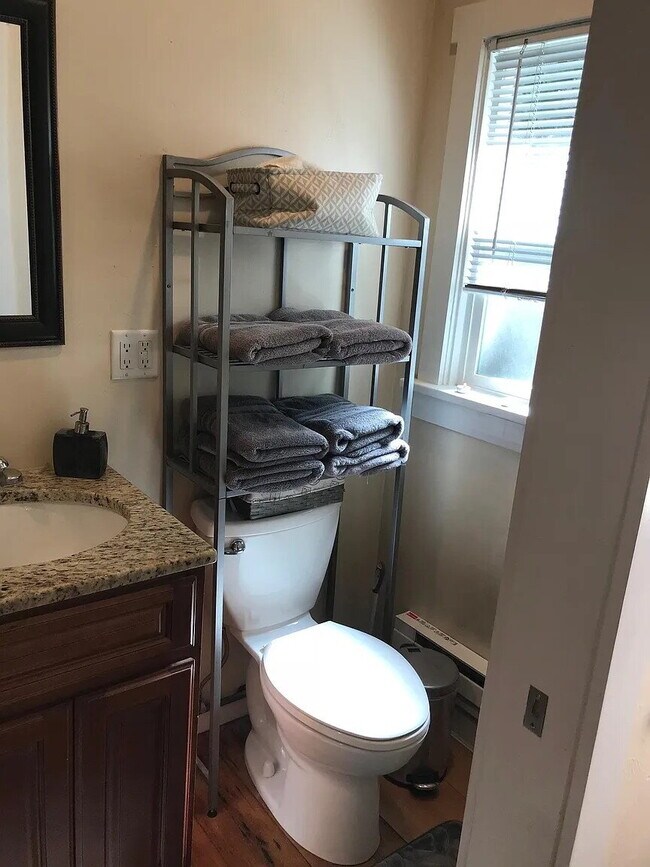 Building Photo - 932 Grandview Ave