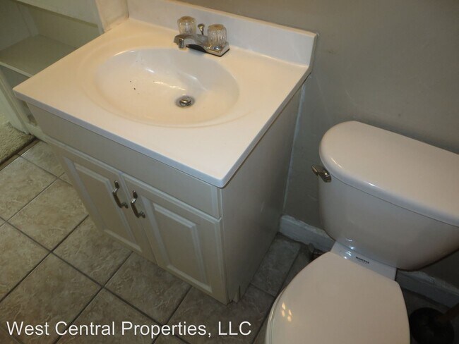 Building Photo - 710 W Packard Ave