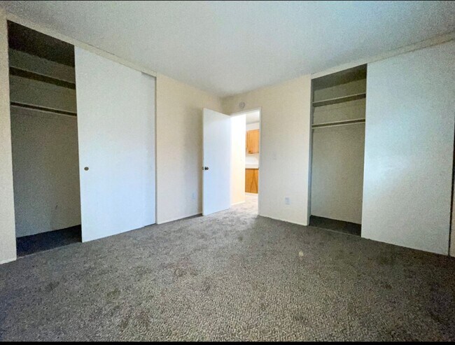 Building Photo - **50% OFF FIRST MONTH'S RENT** Spacious To...
