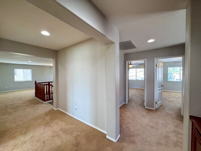 Building Photo - Oversized 5 bedroom Copper Canyon Murrieta...
