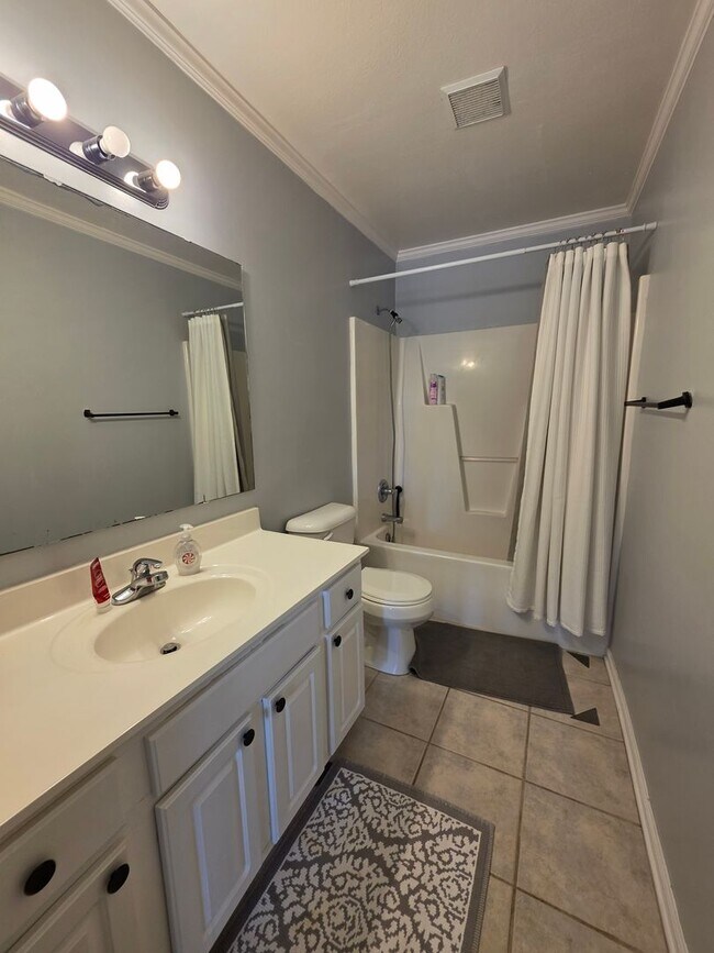 Building Photo - Close to Base, Far from the Traffic – 4BR Home Near MCAS New River