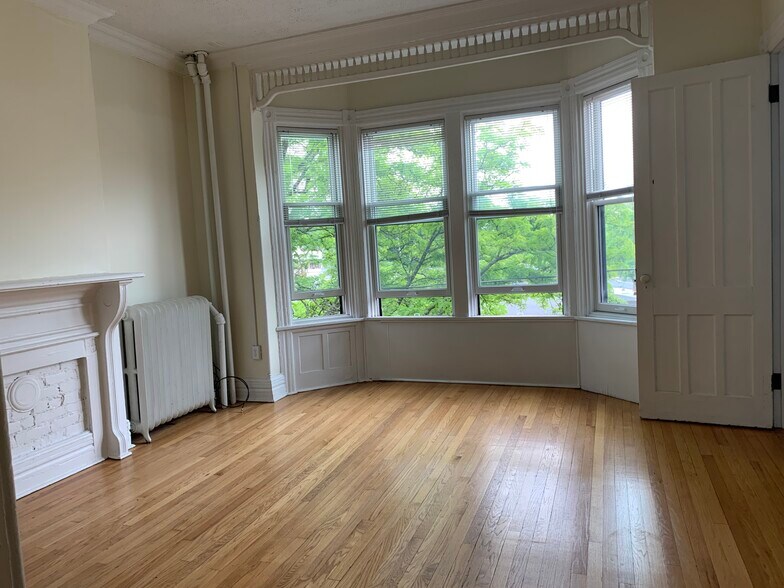 Building Photo - 273 Elm St