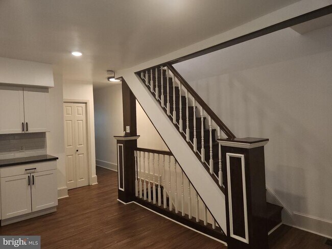 Building Photo - 3856 Terrace St