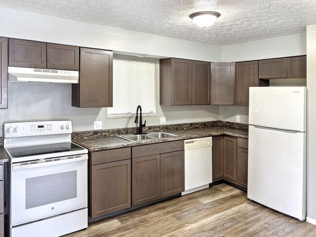 Building Photo - 5760 Ponderosa Dr