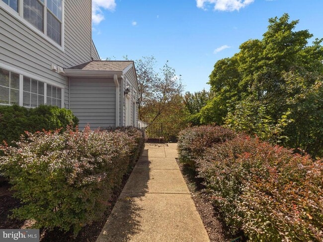 Building Photo - 8792 Grasmere Ct