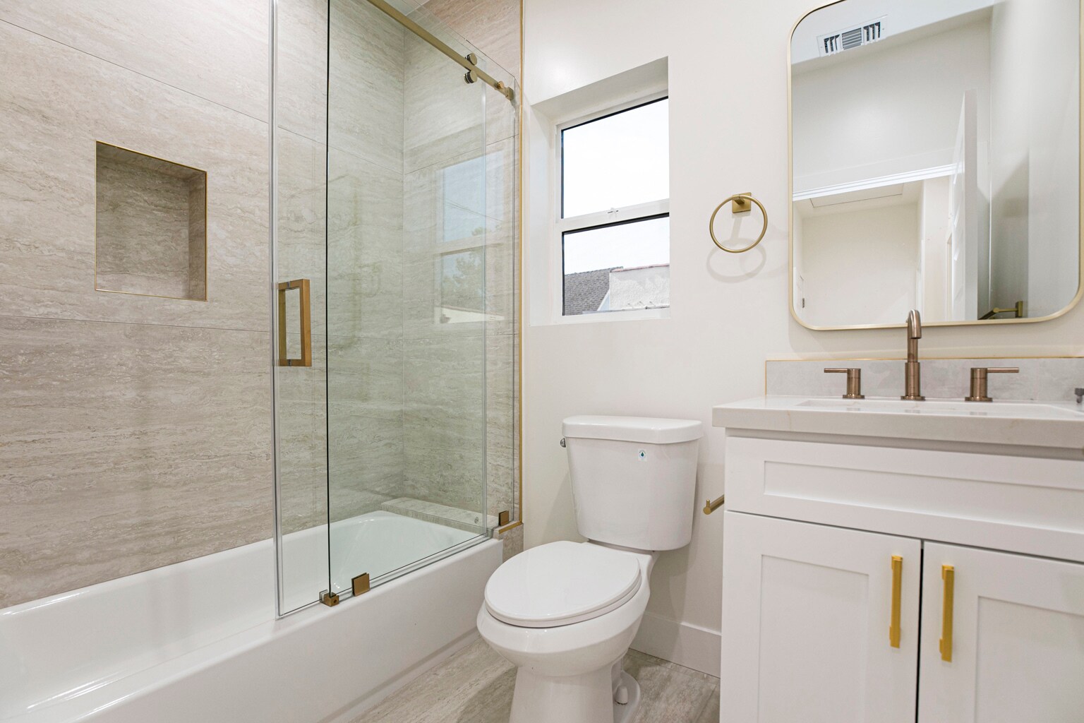 Building Photo - 914 Geneva St