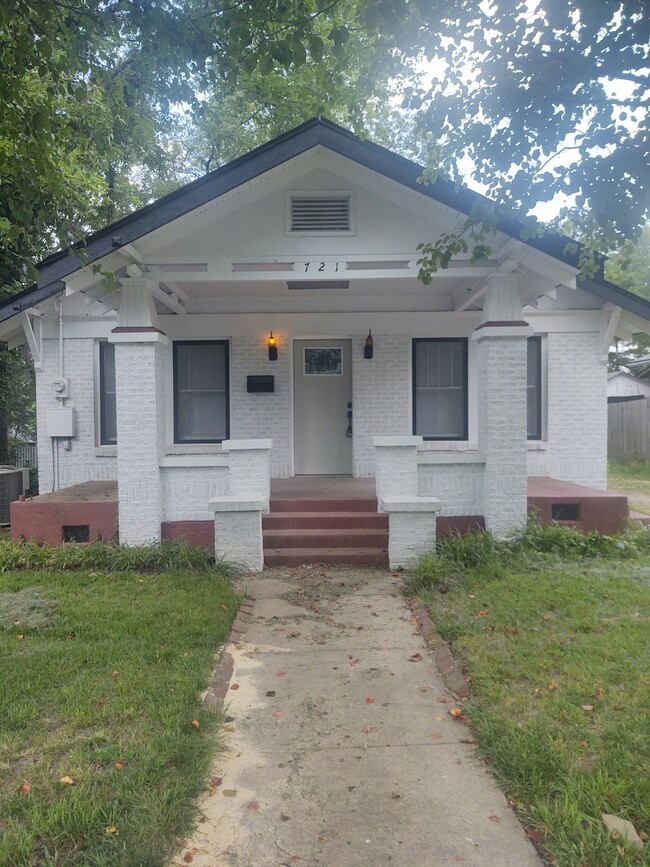 Primary Photo - 721 Ward St