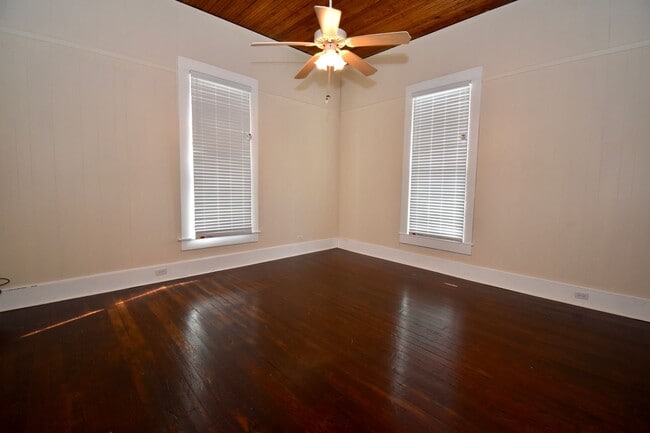 Building Photo - Updated 4 Bedroom Home Close to Tech!