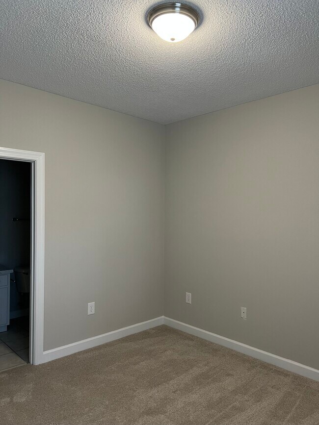 Building Photo - 3308 Whitlock Dr N