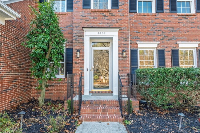 Building Photo - 9200 Brechin Dr