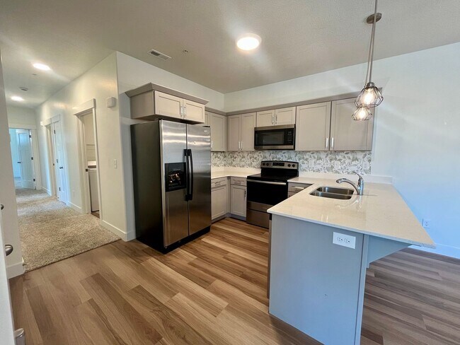 Building Photo - Lovely Condo Located In Saratoga Springs, UT