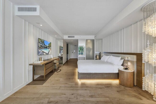 Building Photo - 2201 Collins Ave