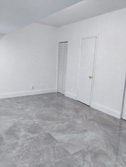 Building Photo - 7461 SW 157th Ct
