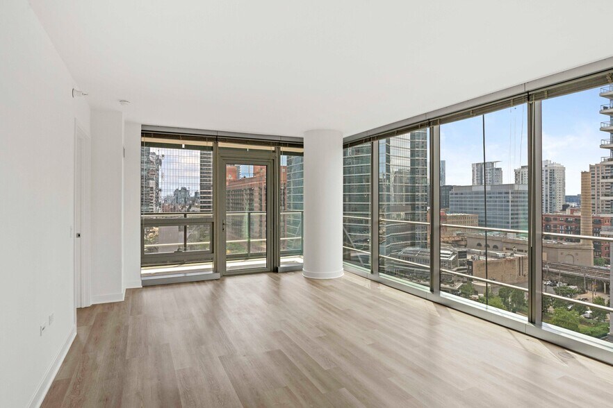Building Photo - 313 W Kinzie St