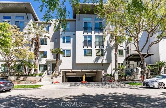 Building Photo - 6001 Crescent Prk E