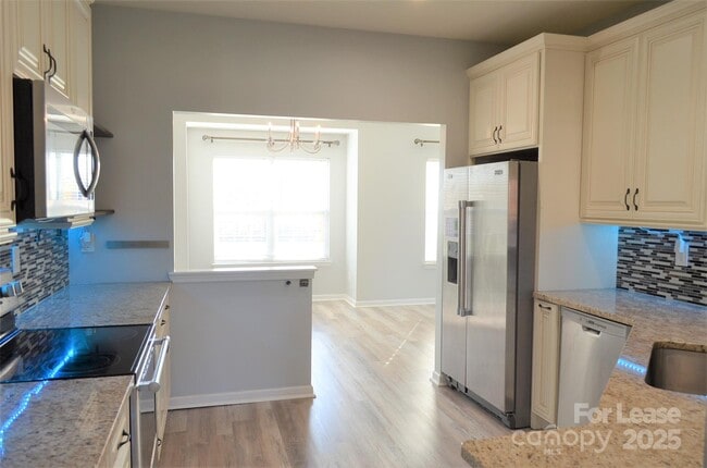 Building Photo - 16217 Peachmont Dr