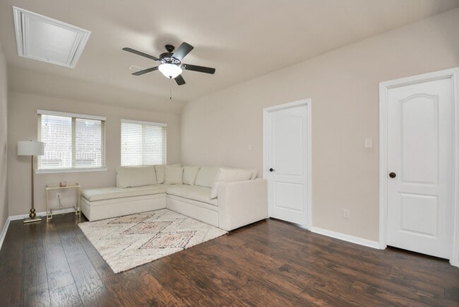 Building Photo - 17510 Woodfalls Ln