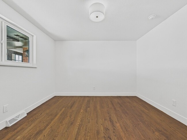Building Photo - 1370-1372 Zenobia St.