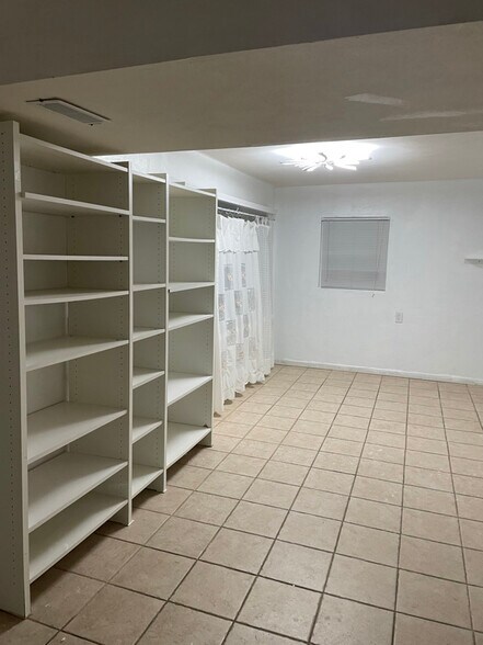 Building Photo - 217 Jubaka Dr