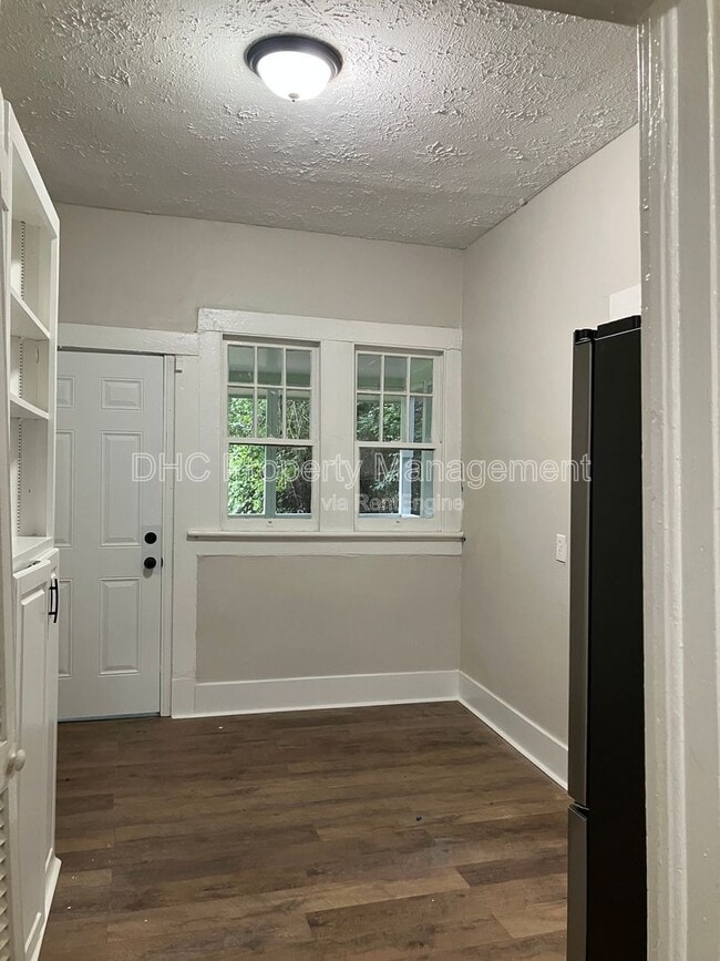 Building Photo - 2207 Bell St