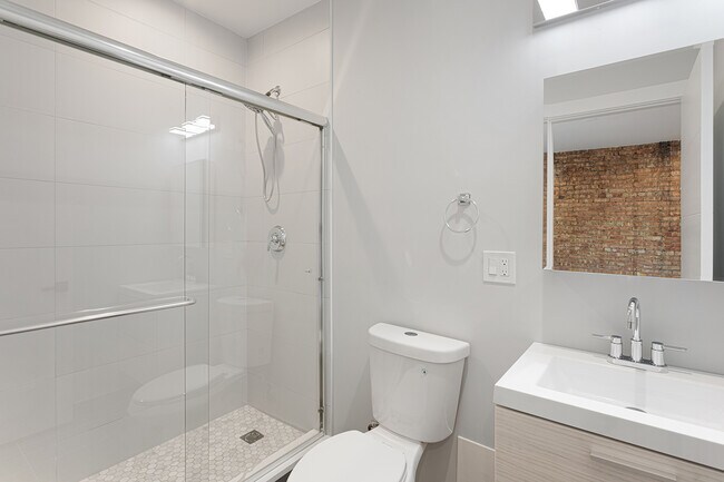 Building Photo - 1550 W Juneway Terrace