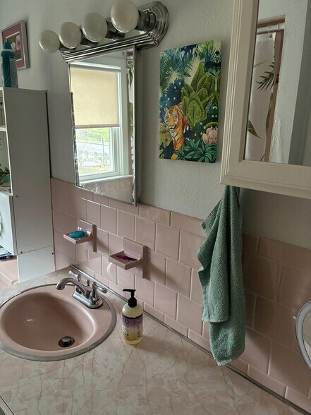 Bathroom - 108 Beachmont Ave