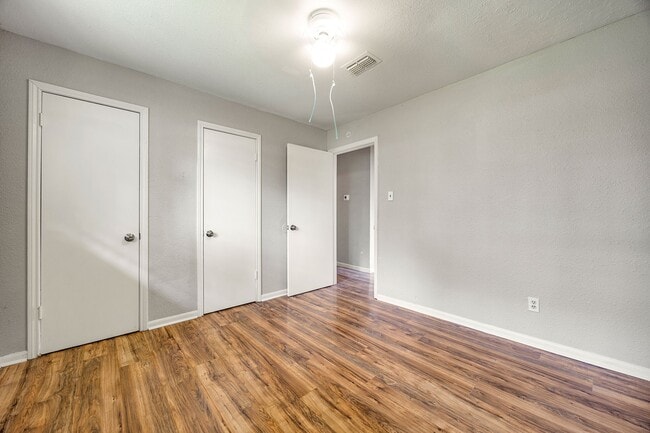 Building Photo - 5618 Briarwick Ln
