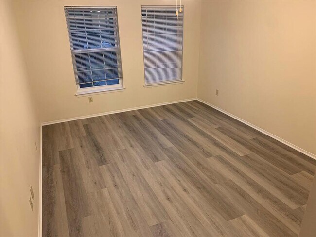 Building Photo - 10911 Grassmere Ct