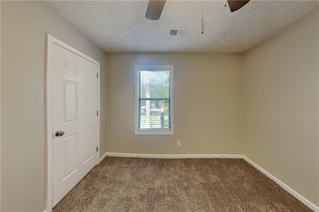Building Photo - 815 Riverstone Ln