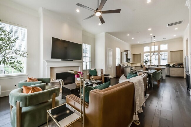 Building Photo - 9450 London Bridge Station