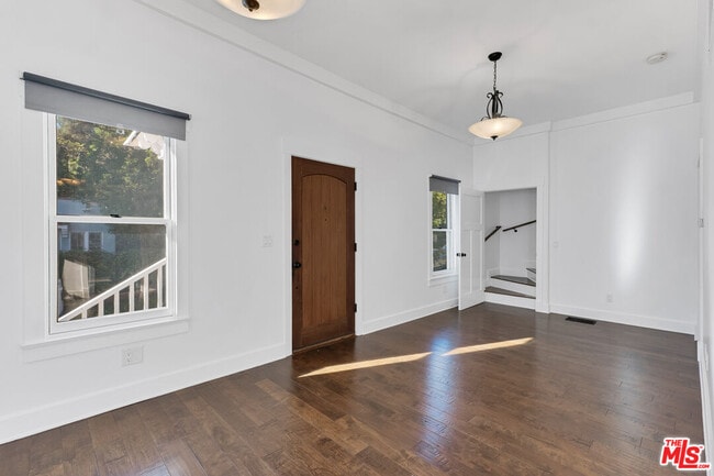 Building Photo - 6117 Glen Holly St