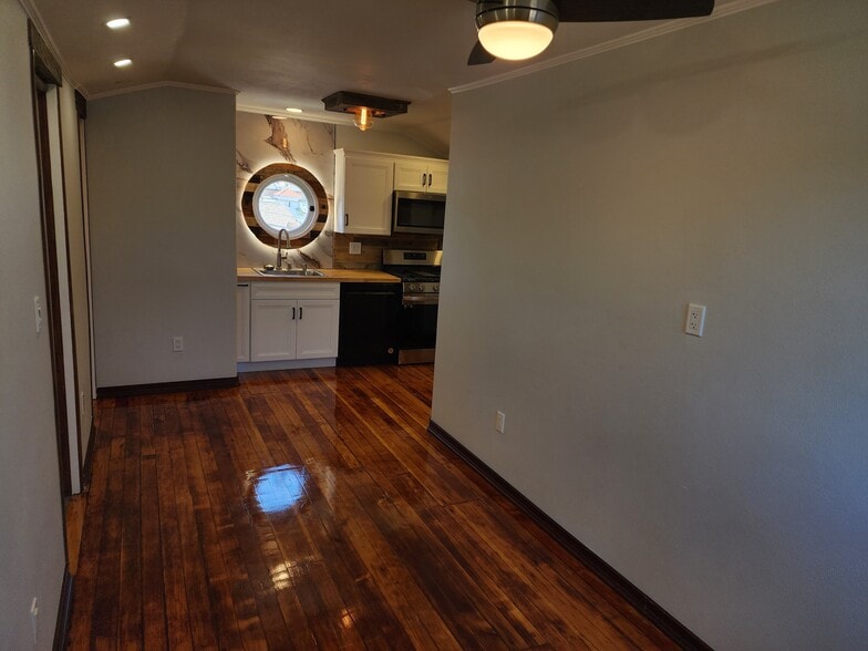 Building Photo - 3684 43rd St