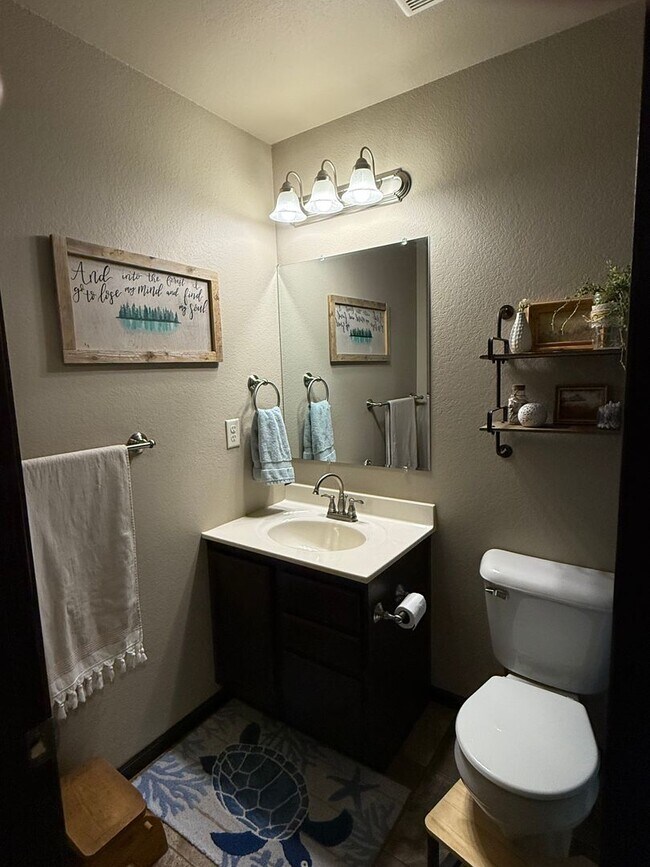 Building Photo - ~ APPLICATIONS PENDING ~ 4 Bedroom, 3 Bath...