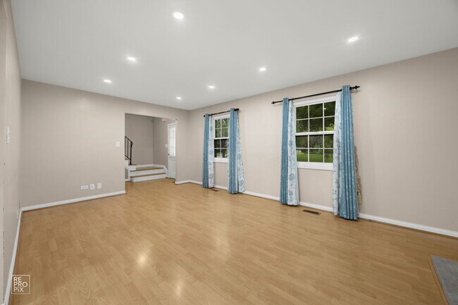 Building Photo - 120 Tamworth Pl