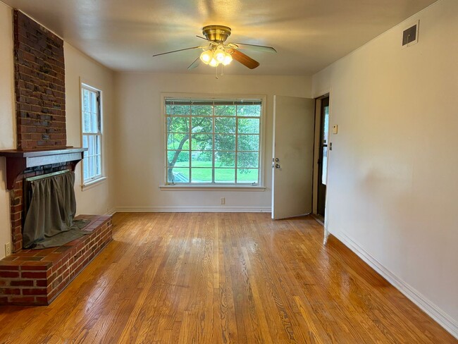 Building Photo - Central OKC Vintage Charm