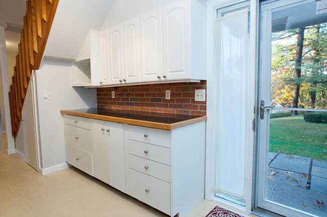 Building Photo - Stratton Forest Condo