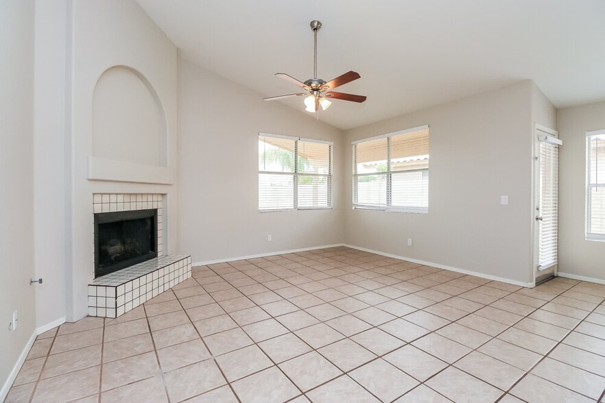 Building Photo - 7932 W Taro Ln