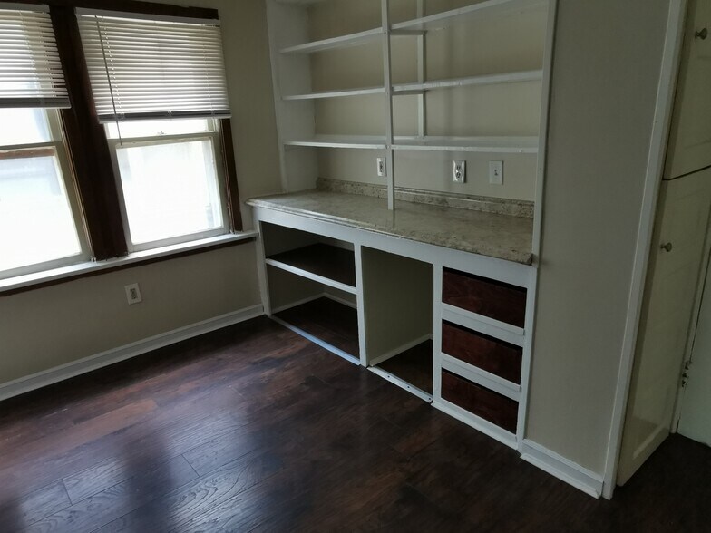 Building Photo - 1901 Seneca St