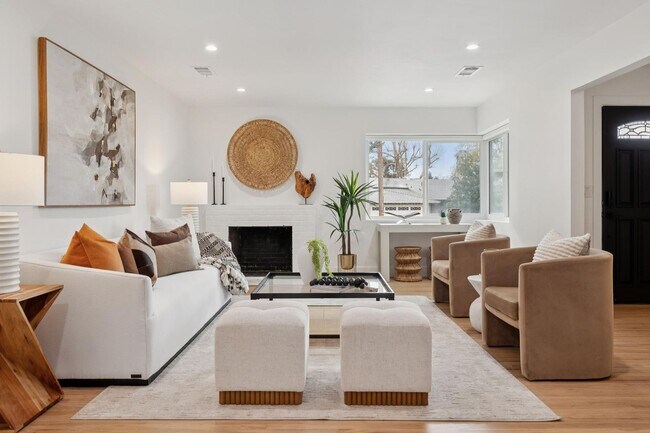 Building Photo - Updated Woodland Estates Home